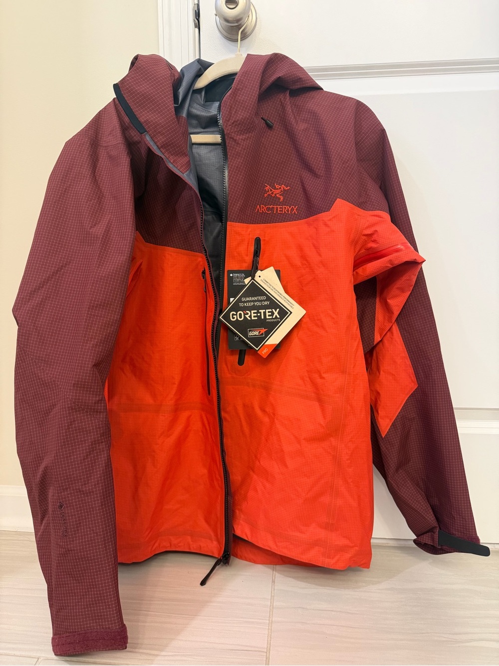 NWT Arc'teryx Men's Alpha Gore-Tex Jacket — Mars (Red & Burgundy) - L